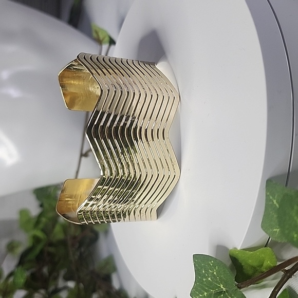 Gold Open Cuff Bracelet Zig Zag Abstract New - Picture 1 of 8